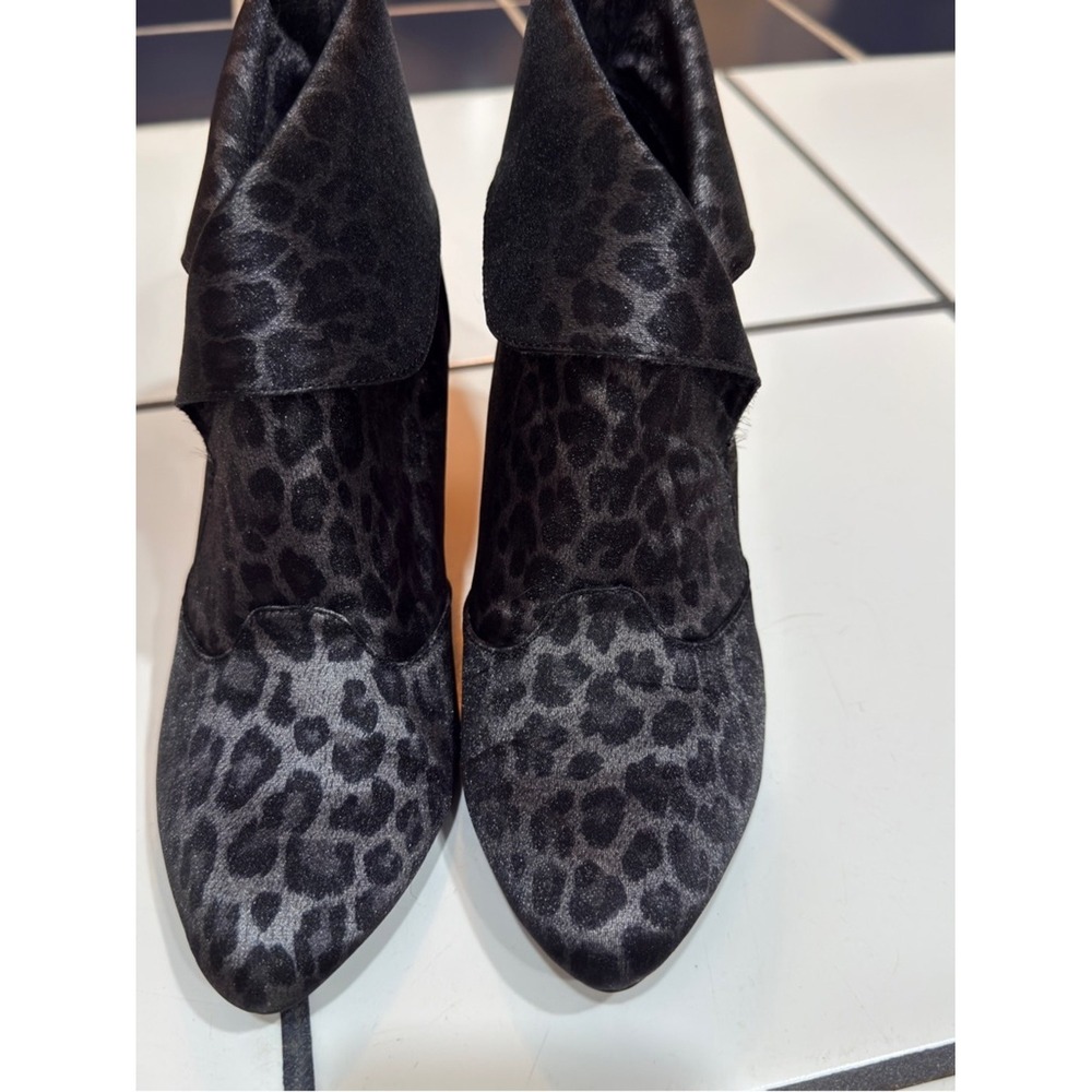 Westies Women's Black Leopard Print Pointed Ankle Booties